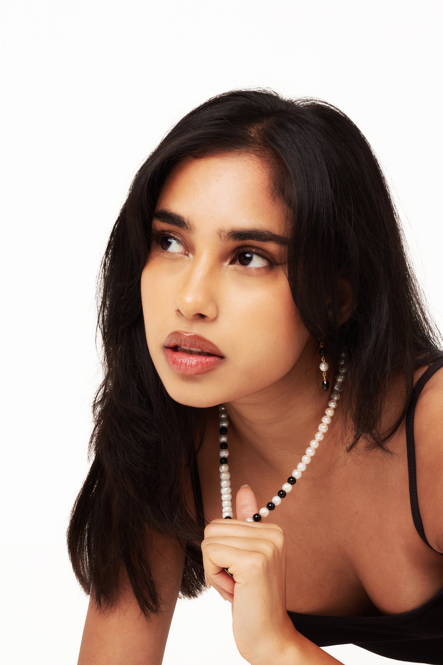 YAMI WHITE NECKLACE